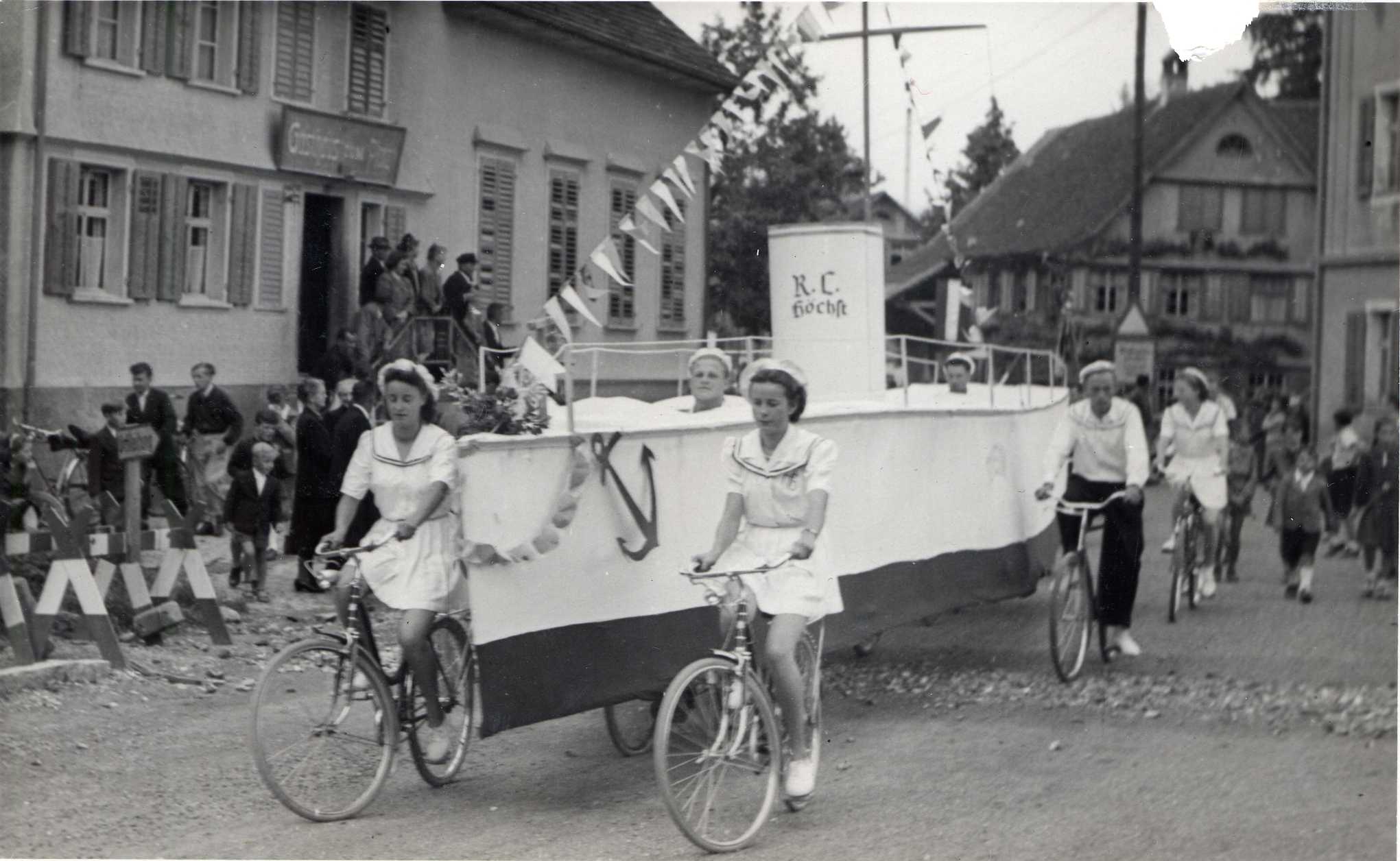 Der Radfahrerclub beim XY Umzug